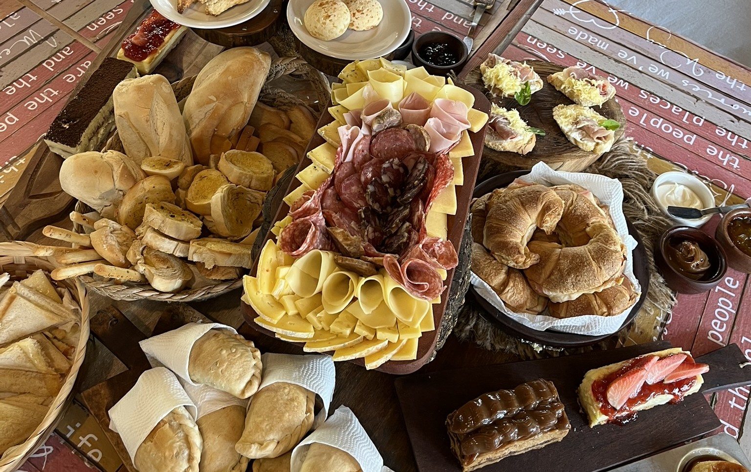 Mesa de brunch de campo